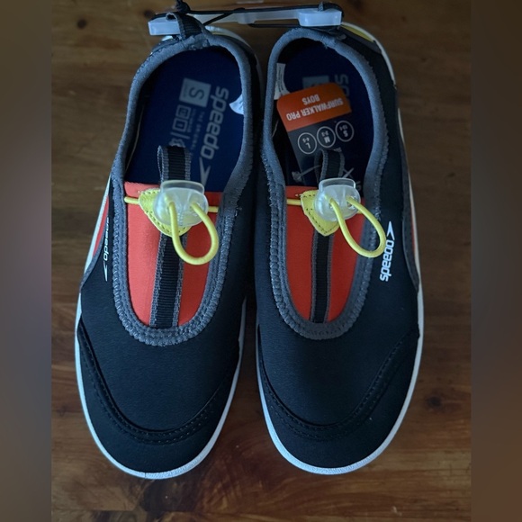 Speedo Junior Water Shoes - Black and Red, Size Small 13/1 - Picture 5 of 6